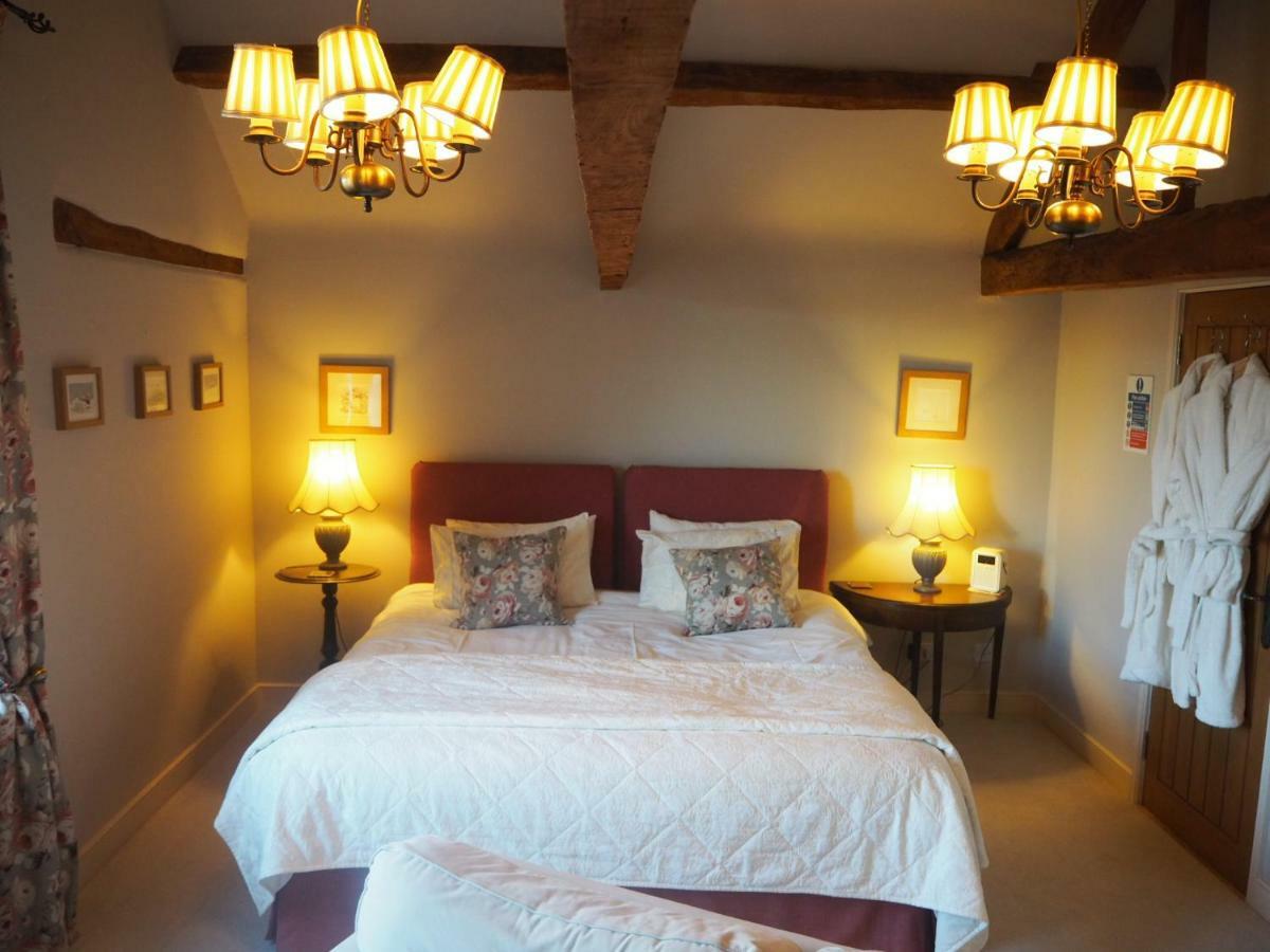 Home Barn Bed And Breakfast Йеавил Экстерьер фото