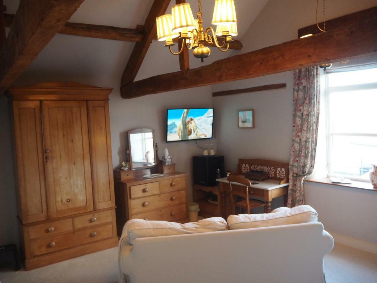 Home Barn Bed And Breakfast Йеавил Экстерьер фото